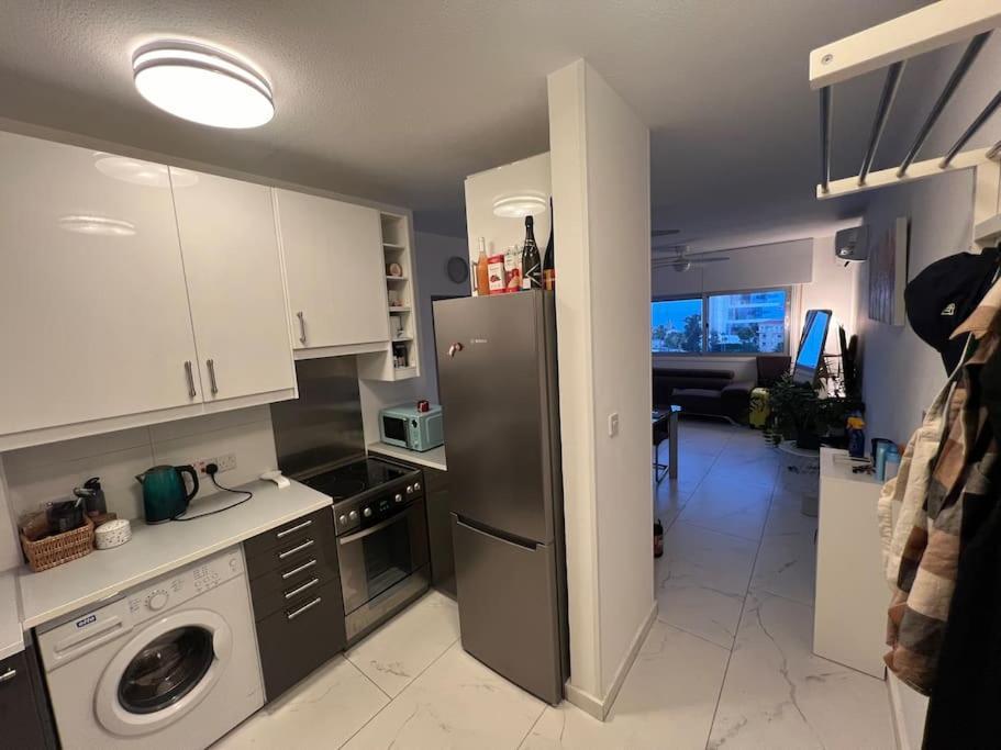 Seaview, 1 Bedroom Apt With A Pool リマソール エクステリア 写真